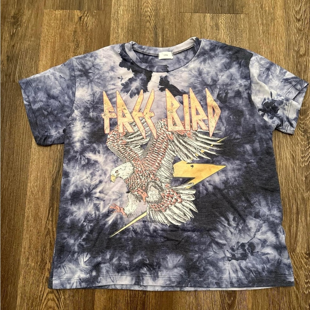 New graphic t. No tag